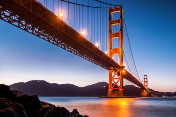 Canvas schilderij Golden Gate Bridge Golden Gate Bridge in schemering  © mandritoiu