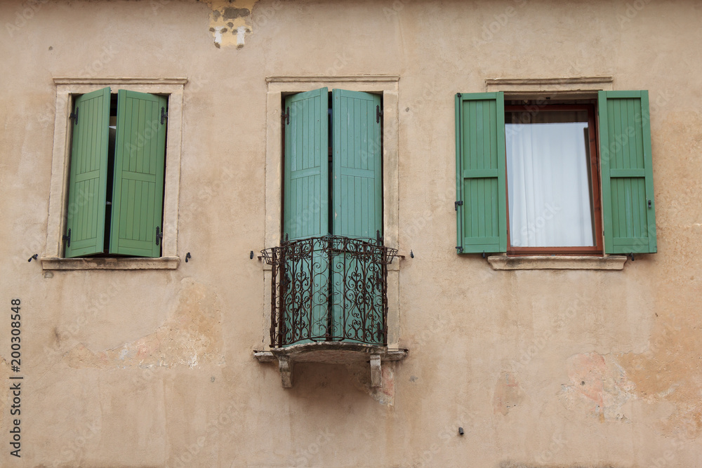 Fassade in Melcesine, Gardasee, Italien