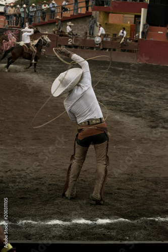 Mexican charro flourishing the rope