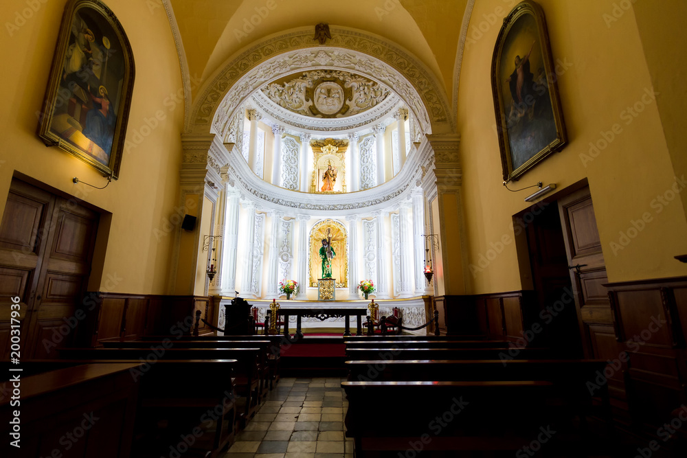 Obraz premium One of the chapels of the Cathedral of Arequipa (Peru) is empty and exhibited to the faithful who visit the church