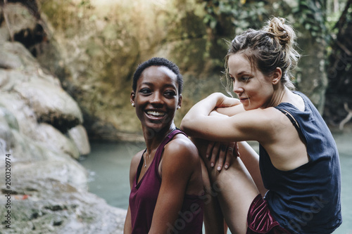 Canvas-taulu Two friends relaxing by a waterfall
