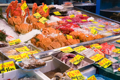 東京築地市場　鮮魚店の風景 photo