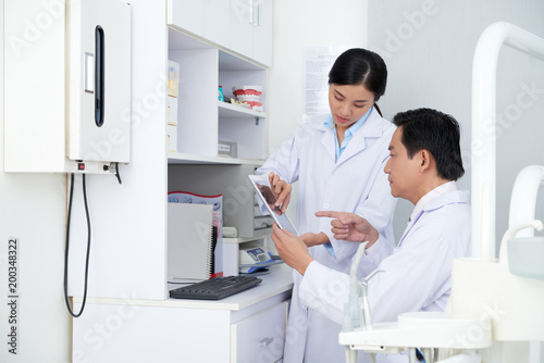 Dentists with tablet computer