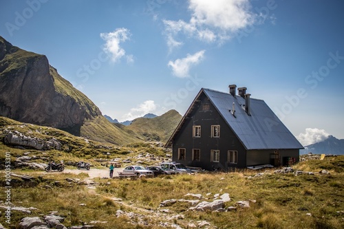 Einsame Berghütte in den slowenischen Bergen