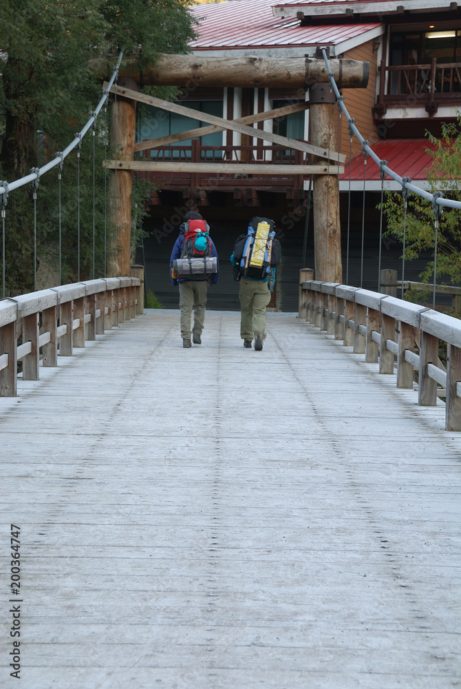 2 climbers on morning bridge / 朝霜の吊り橋を行く登山者 ＠上高地