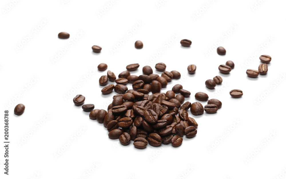 Naklejka premium Pile coffee beans isolated on white background and texture
