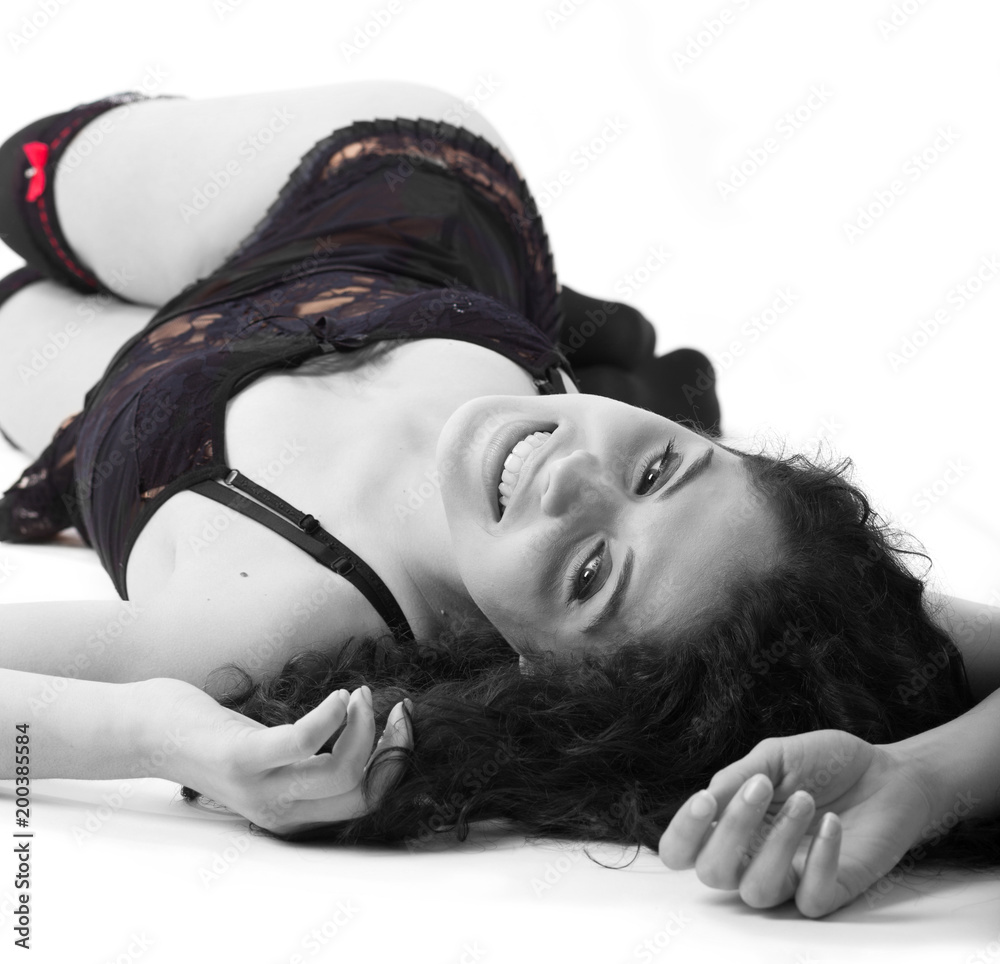 Donna sexy distesa sorridente in bianco e nero Stock Photo | Adobe Stock
