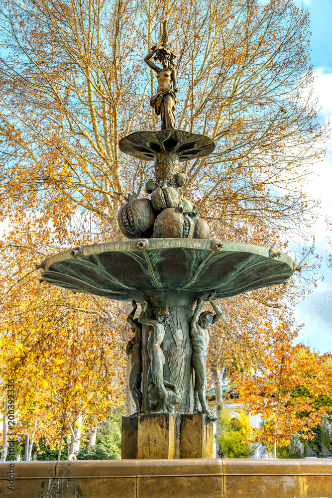 Pomegranate fountain (Fuente de las Granadas) in Granada, Andalusia, Spain.  foto de Stock | Adobe Stock