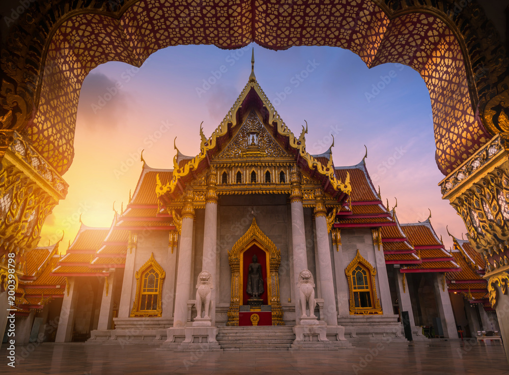 Fototapeta premium The Marble Temple, Wat Benchamabopitr Dusitvanaram at sunrise in Bangkok, Thailand.