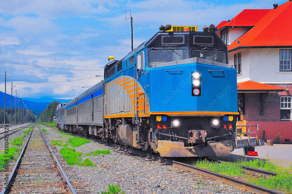 Obraz premium Pociąg pasażerski z Prince Rupert do Prince George.