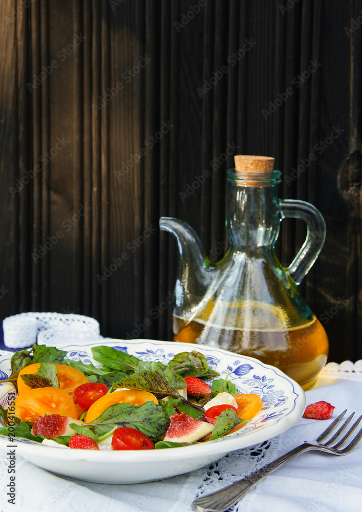 fresh salad with figs and olive oil