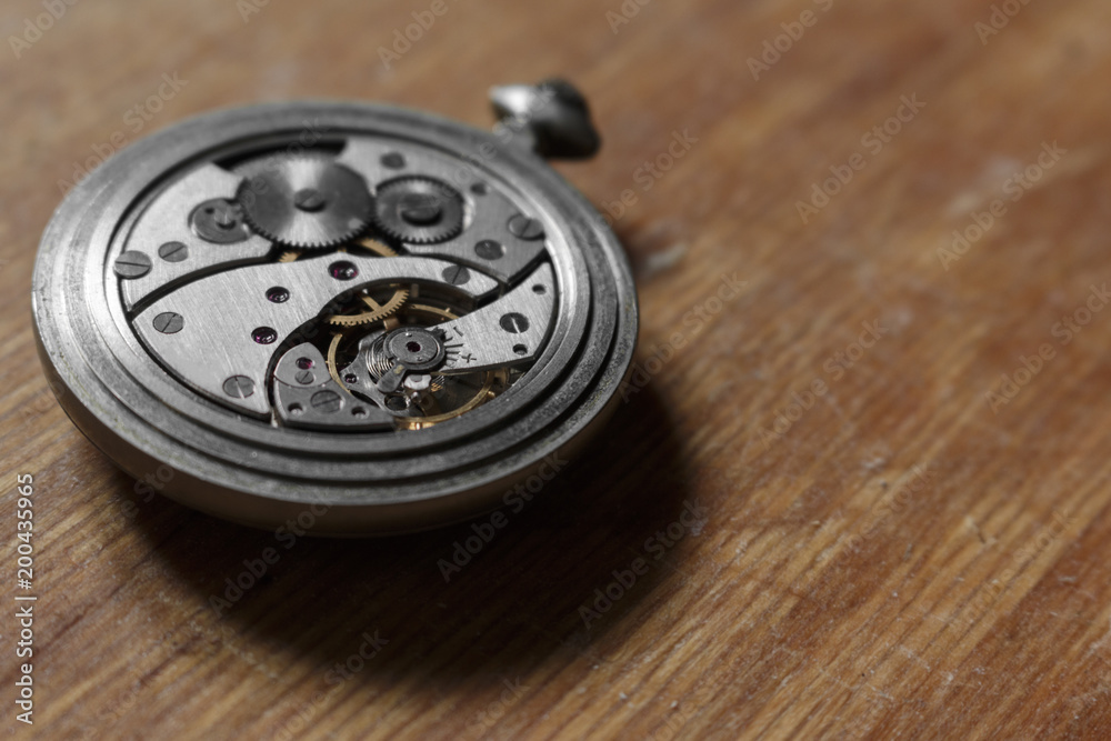 Mechanism of old pocket watches
