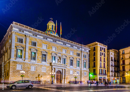 Canvas Print Night view of the Palau de la generalitat on the plaza sant jaume in  Barcelona, Spain