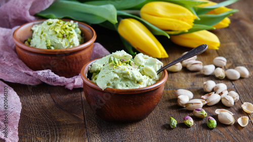 pistachio ice cream homemade