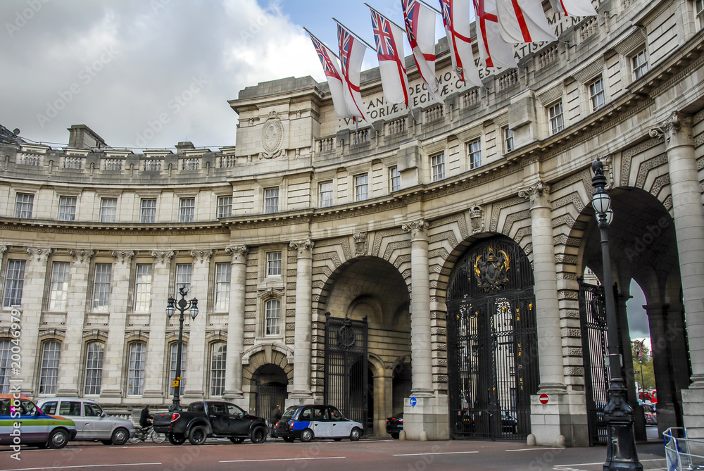 Naklejka premium London, UK, 30 October 2012: Buckingham Palace Road