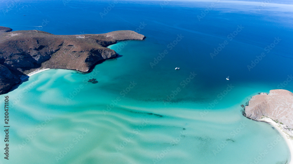 Obraz premium Widok z lotu ptaka z plaży Balandra, Baja California Sur, Meksyk.