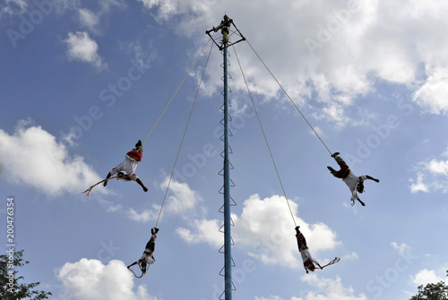 Voladores, Vogelmenschen beim Ritual der fliegenden Tänzer, Mayastätten von Tulum, 1200-1524, Tulum, Quintana Roo, Mexiko, Mittelamerika