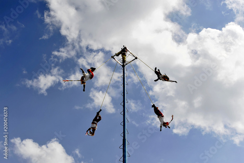 Voladores, Vogelmenschen beim Ritual der fliegenden Tänzer, Mayastätten von Tulum, 1200-1524, Tulum, Quintana Roo, Mexiko, Mittelamerika