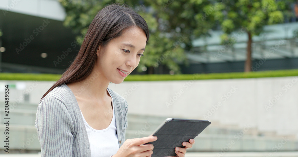 Woman use of cellphone in city