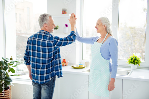 Obraz na plátně Well done, give me five, Lovely sweet attractive cheerful stylish couple finish