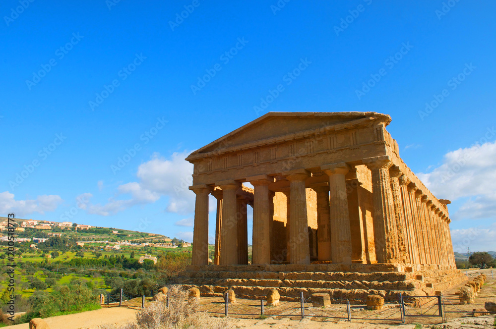 イタリア、シチリア島アグリジェントの神殿の谷