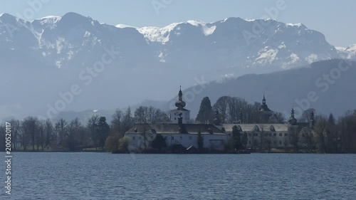 Traunsee Panorama im Frühling photo