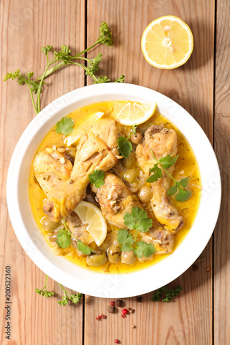 chicken leg cooked with olive, coriander and lemon