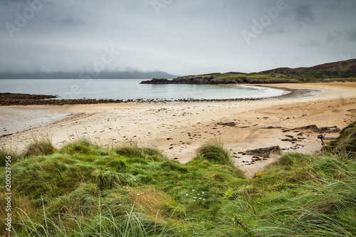 Bellissima spiaggia irlandese durante la bassa marea Donegal Irlanda