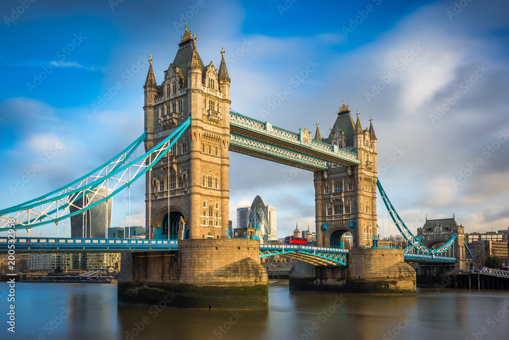 Obraz premium London, England - Iconic Tower Bridge with traditional red double-decker bus and skyscrapers of Bank District at background
