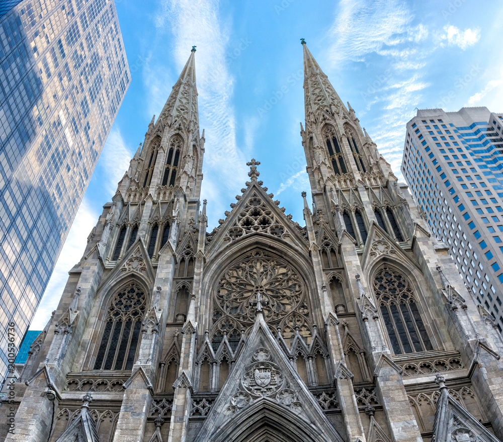 Naklejka premium Widok z przodu Katedra Świętego Patryka w Nowym Jorku, USA