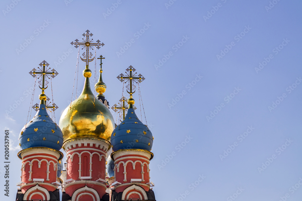 Obraz premium Gold and blue dome of Church of St. George on blue sky background in Moscow Russia