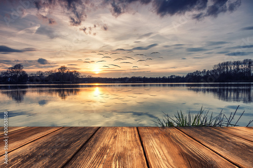 Fototapeta Cisza nad jeziorem - molo O zachodzie słońca