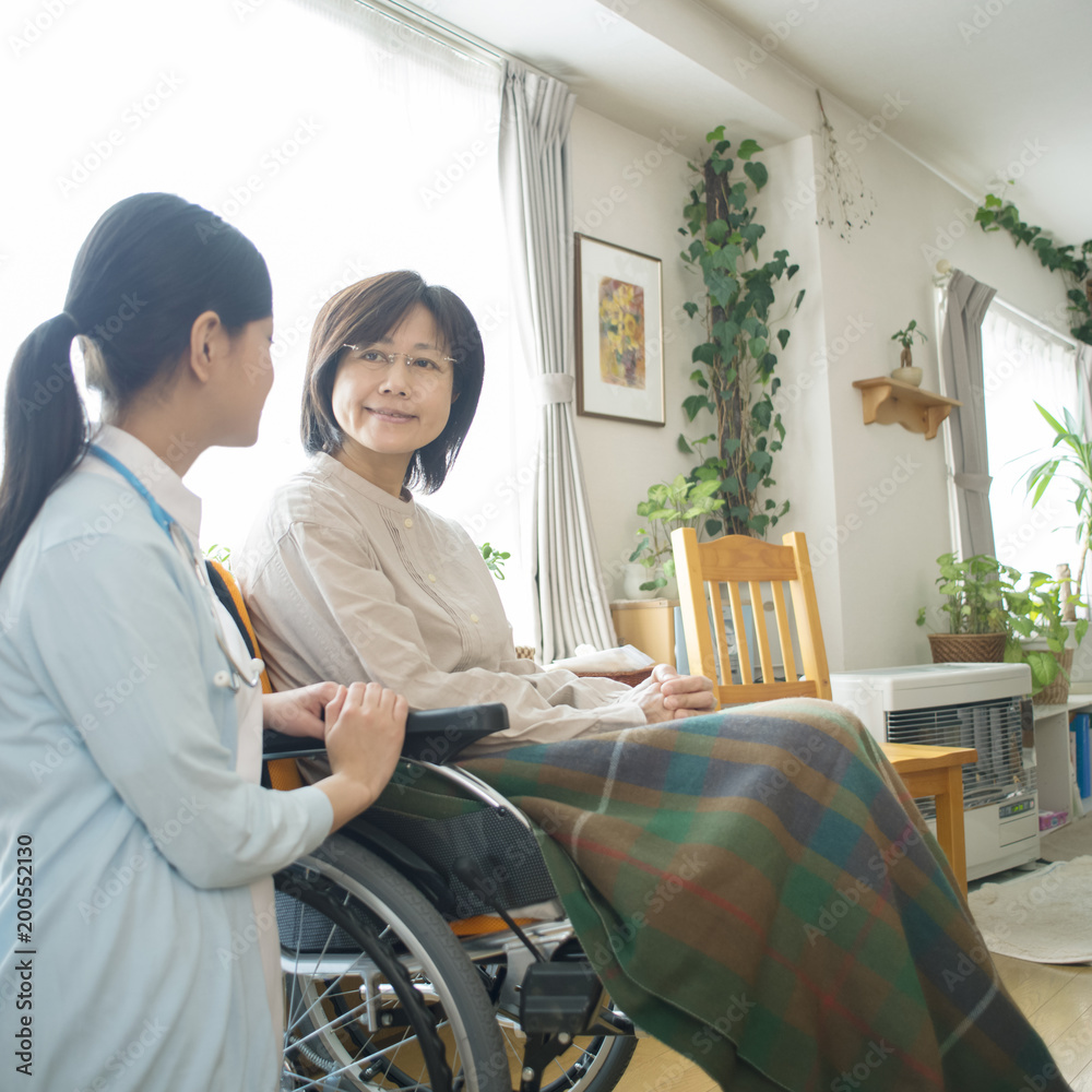 患者に寄り添う看護師(訪問医療) 患者に寄り添う看護師(訪問医療)