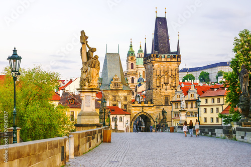 Tableau sur toile Morning view of the Charles Bridge in Prague