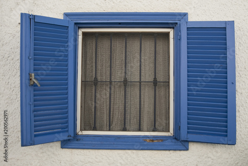 Open blue window. © JAH