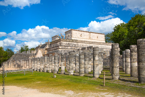 Mexico, Chichen Itzá, Yucatán. Temple of the Warriors with One Thousand columns gallery. Kukulcan El Castillo © IRStone