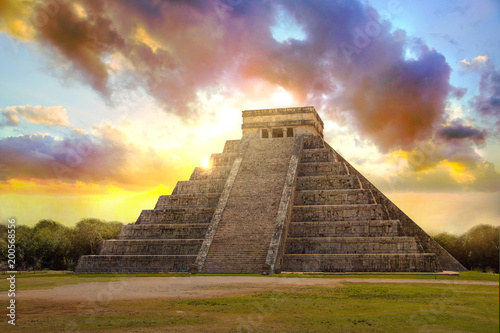 Mayan pyramid of Kukulcan, Chichen Itza, Mexico