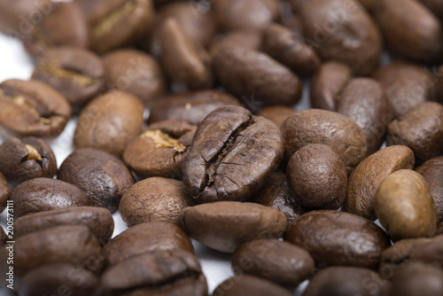Зерна кофе крупным планом. Coffee grains close-up.

