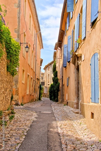 Fototapeta Naklejka Na Ścianę i Meble -  Beautiful old street in the village of Vaison la Romain, Provence, southern France