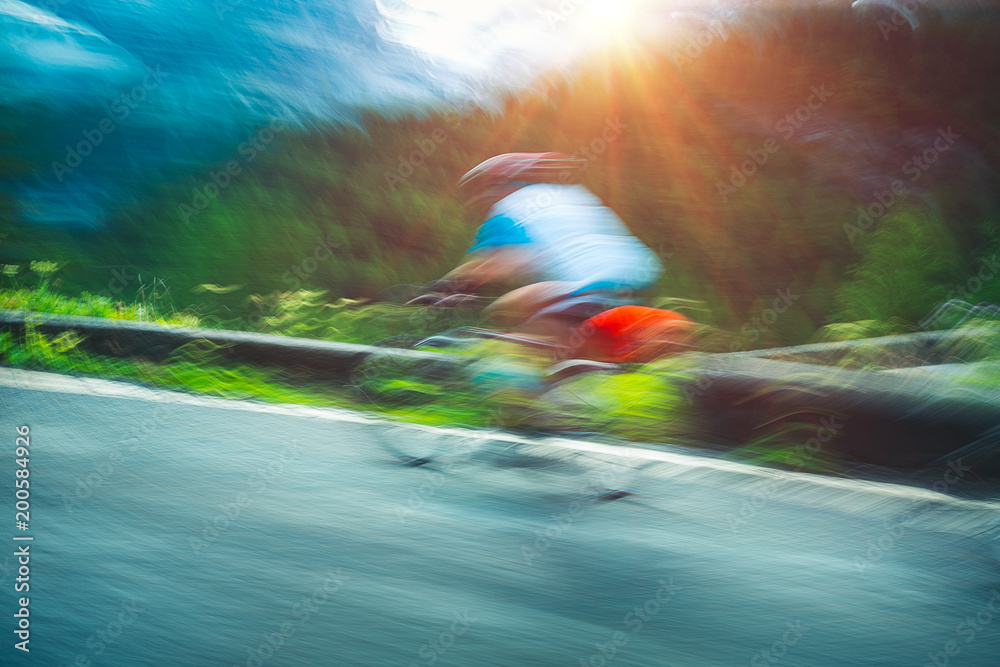 Naklejka premium Cyclist in motion