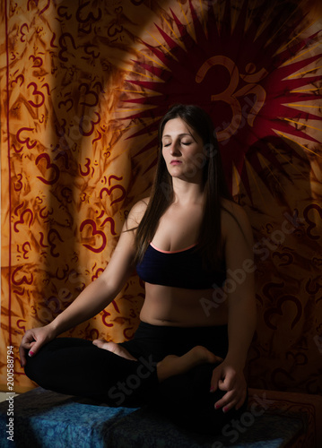 Girl doing yoga © Baronb