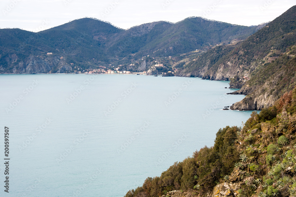 チンクエテッレ～険しいリグーリア海岸の5つの村（イタリア・リグーリア州）　コルニリアからモンテロッソ・アル・マーレを遠望