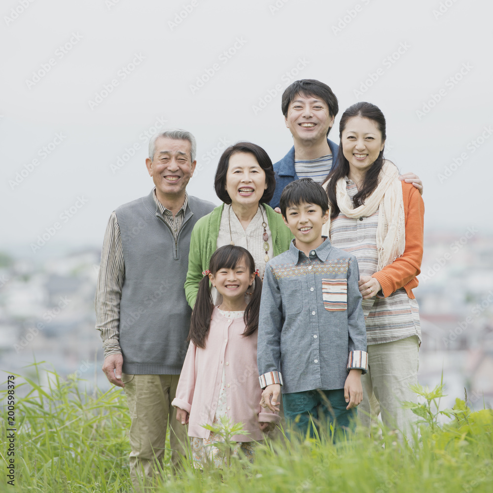 街並みと3世代家族