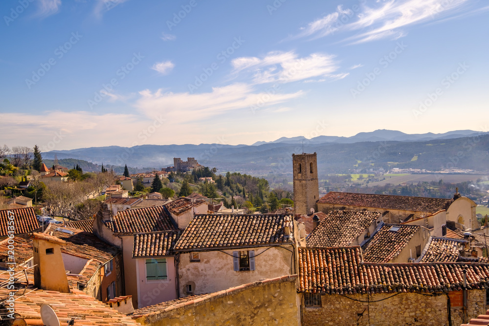 Vue panoramique depuis le sommet du village de Fayence, Provence, France.	