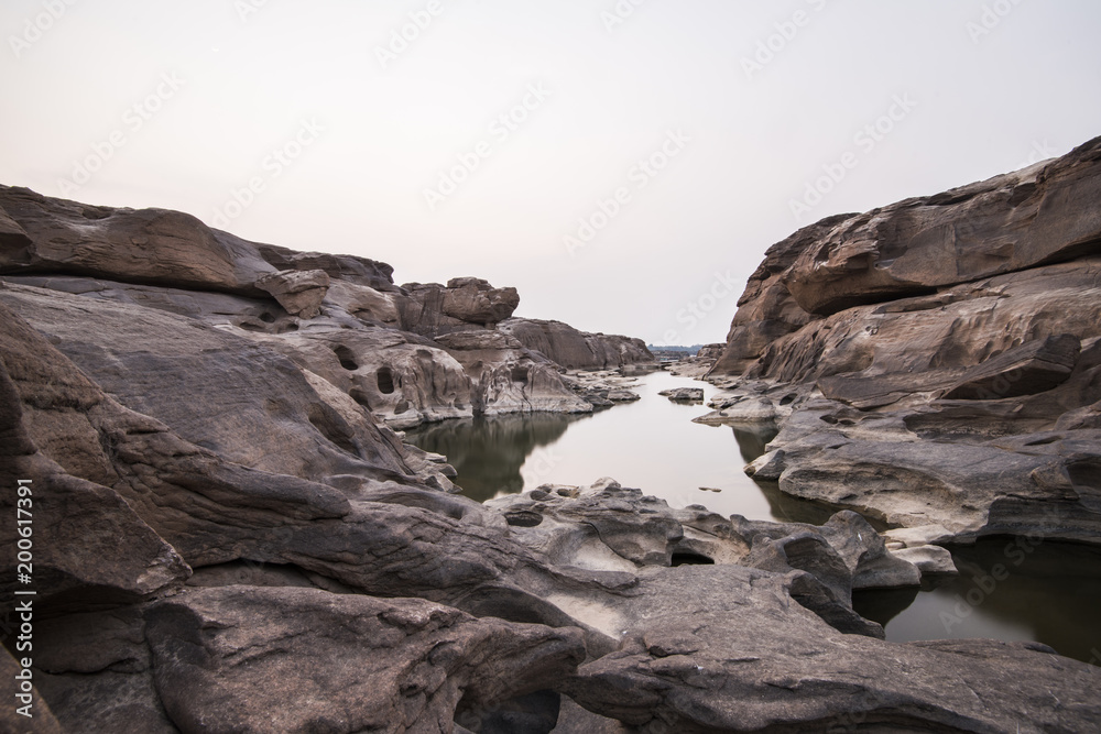 Sam Pak Bok is the Grand Canyon of Thailand and has the biggest rock reef in the Mae Khong River.