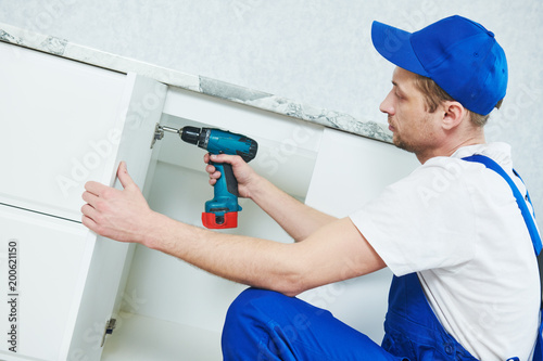 kitchen furniture set assemblage and installation service