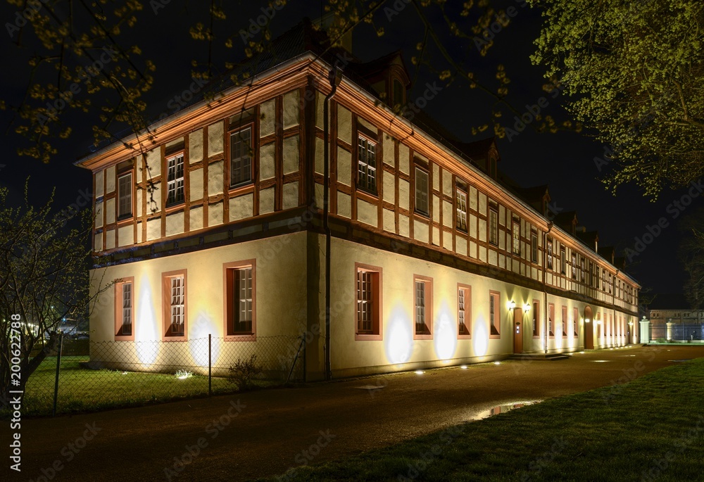 Der Marstall im Schlosspark Lübbenau bei Nacht