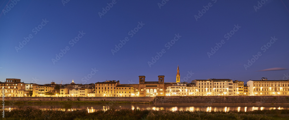 Firenze skyline di lungarno alle grazie visto da lungarno serristori al tramonto