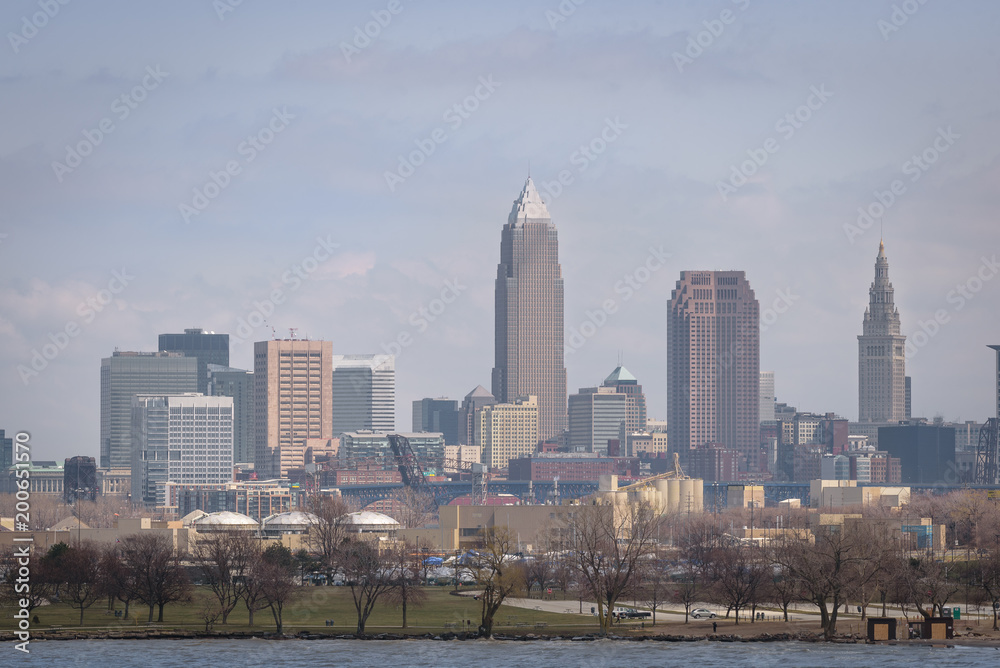 Fototapeta premium Cleveland Skyline from Lake Erie
