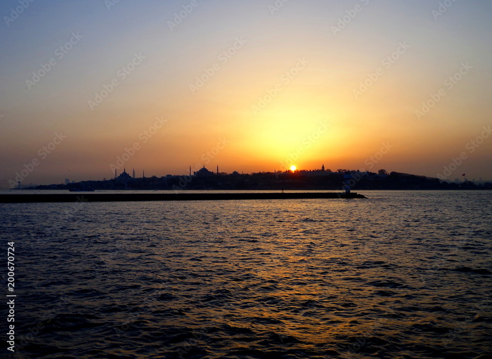 Fototapeta premium Istanbul Bosphorus at sunset, view of historical peninsula